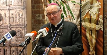 Dyspensa od postu w piątek 1 maja 2026 – co oznacza dekret biskupa płockiego?