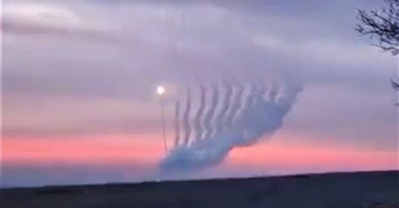 Deszcz z HIMARS-ów spadł na Rosjan. Atak rakietowy o świcie