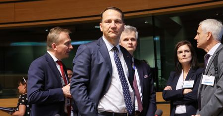 Sikorski o zamrożonych pieniądzach Rosji. "Robimy to po raz pierwszy"