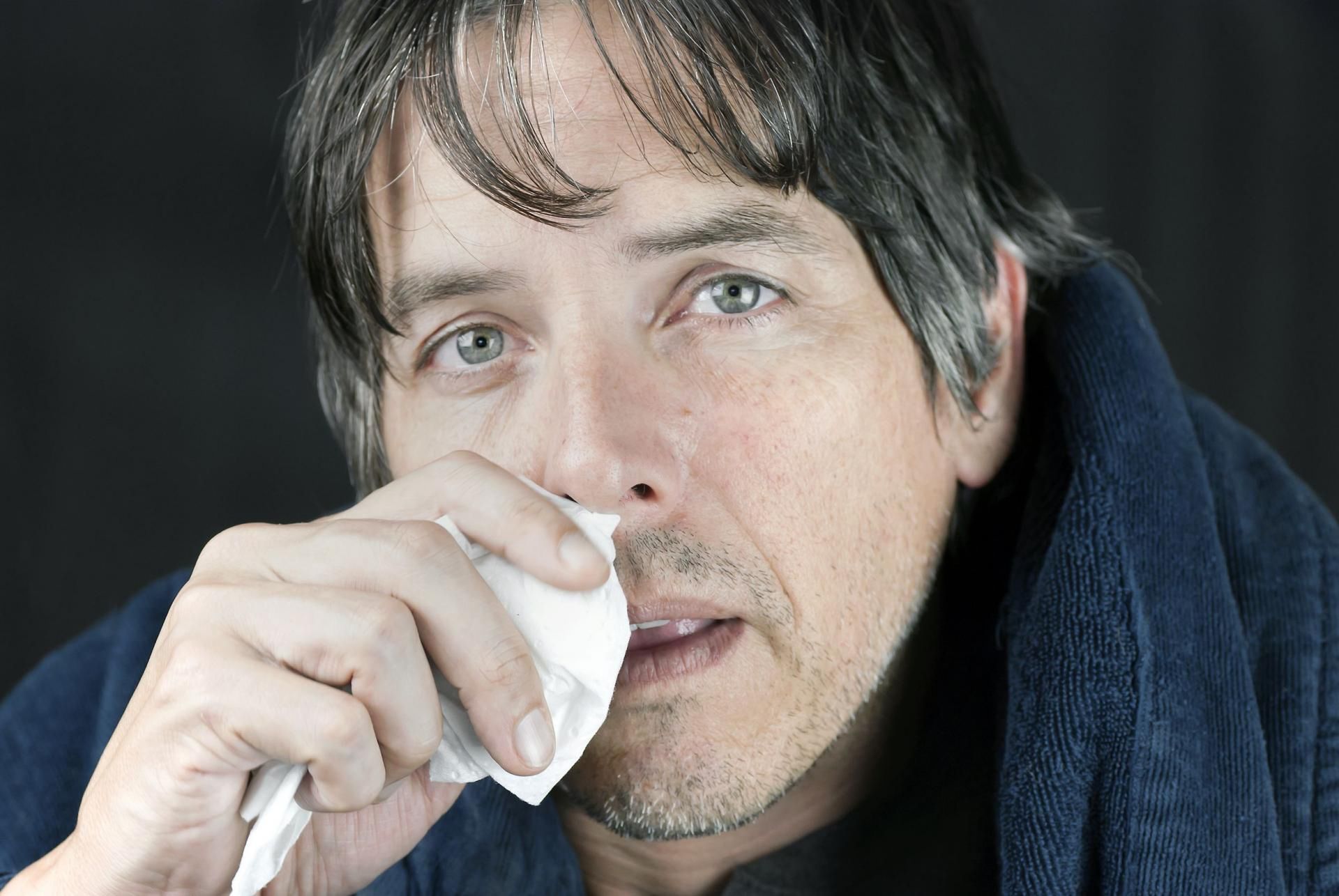 Krwawienie z nosa i uporczywy katar mogą wskazywać na raka gardła 