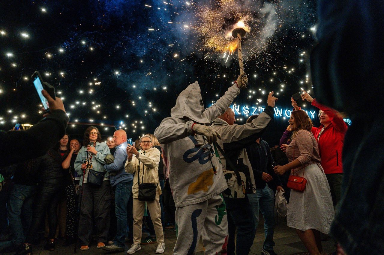 Hiszpańska parada na początek festiwalu FETA. Poczuliście klimat walenckich festiwali sztuki ulicznej? Było gorąco!