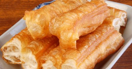 W karnawał smażę chińskie pączki. Chrupią jak szalone i są leciutkie