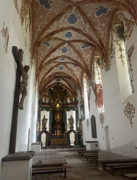 Klasztorne sale i korytarze