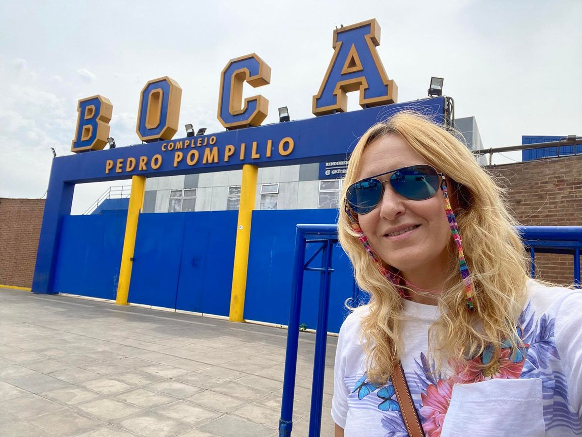 Marta Podleśna przed stadionem La Boca w Buenos Aires