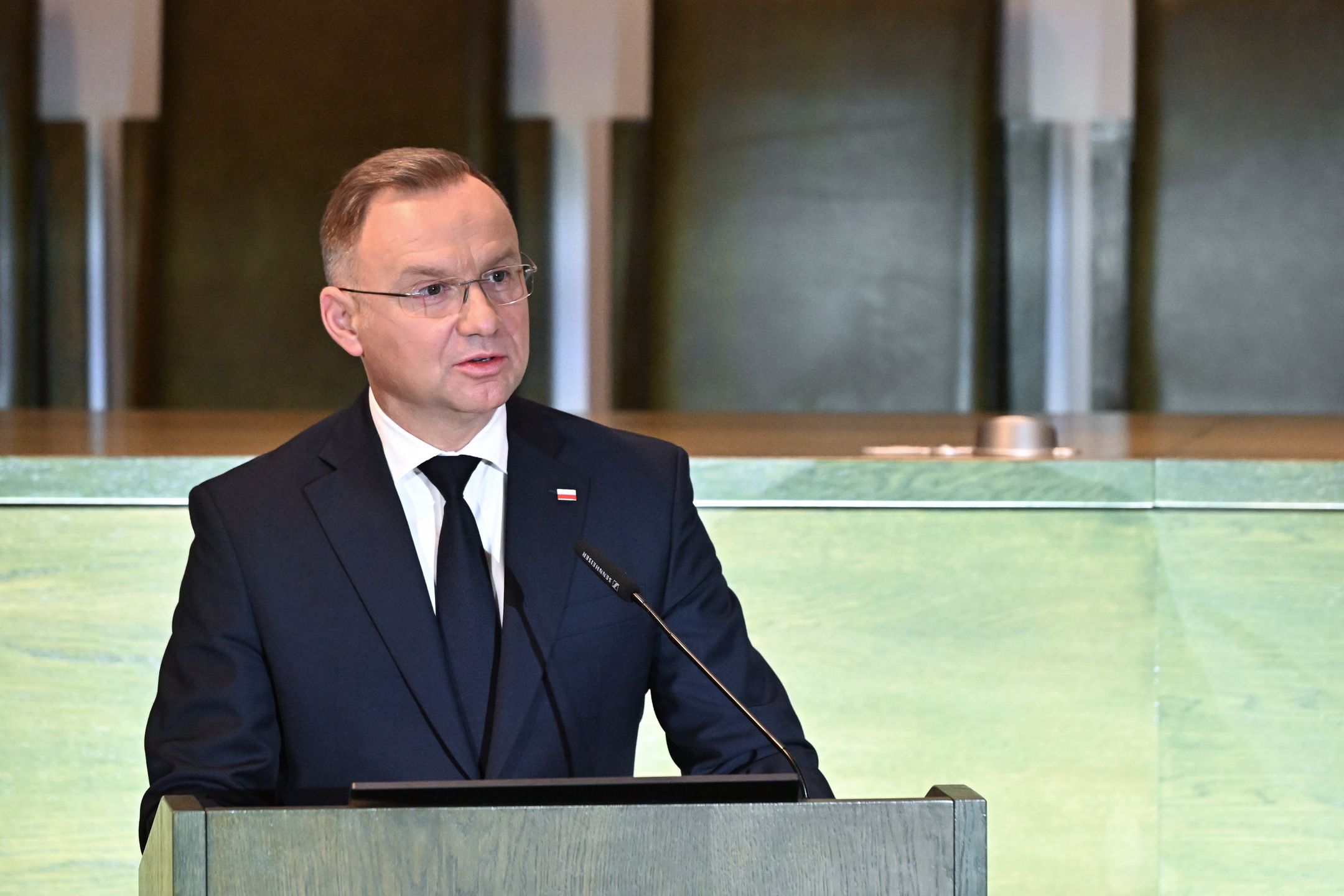 Warszawa, 10.10.2024. Prezydent Andrzej Duda podczas konferencji naukowej pt. ?Lavoro pericoloso. O pracy sędziego" w Sądzie Najwyższym w Warszawie, 10 bm. Tematem konferencji są wyzwania służby sędziowskiej. Konferencję zorganizowano we współpracy z sędziami i naukowcami z Włoch. (sko) PAP/Radek Pietruszka