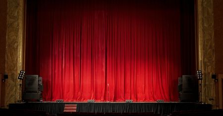 Co kryje się za kotarą w teatrze? Sprawdź w krzyżówce, czy wiesz