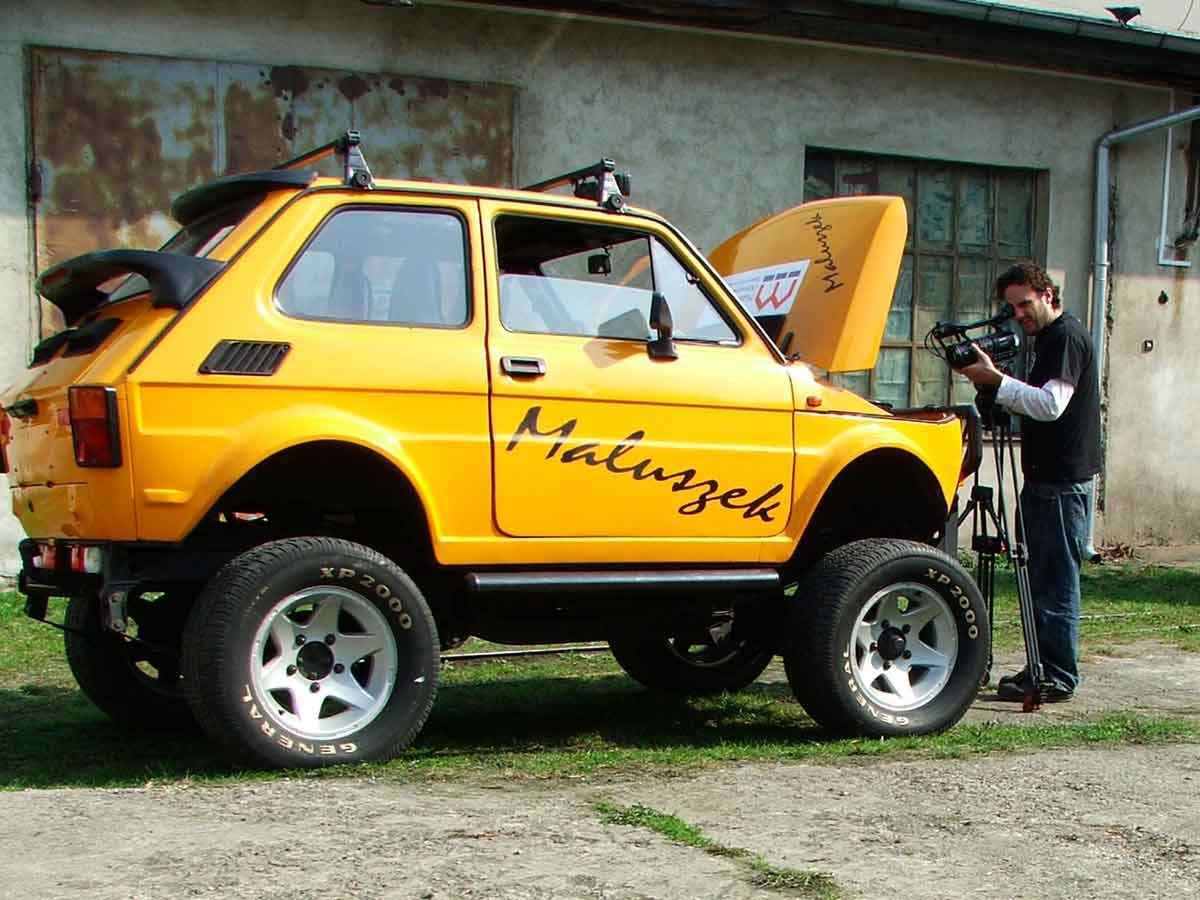 Fiat 126P Suzuki Samurai (fot. muzeumtechniki.eu)