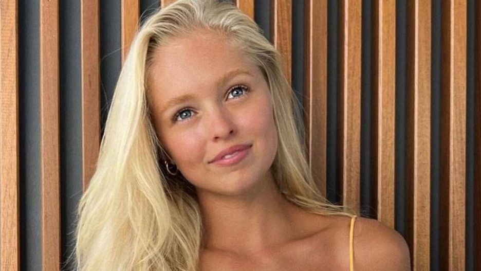 Julia Tychoniewicz w stylizacji na plażę