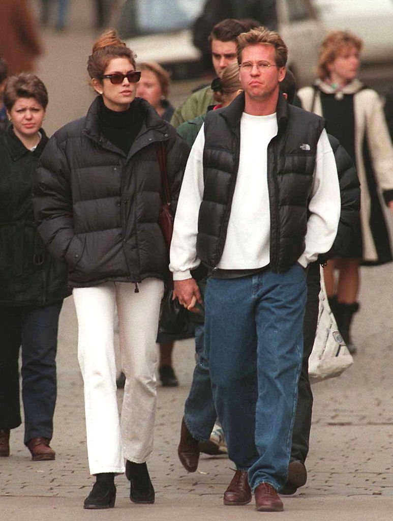 Cindy Crawford and Val Kilmer in MoscowFILE PHOTO: Cindy Crawford and Val Kilmer take a walk on Kuznetski Street April 13, 1996. Kuznetski Street one of the more fashionable streets of Moscow . (photo by Sacha Orlov)Georges De KeerleCELEBRITIES, CELEBRITY, COUPLE, CRAWFORD, KILMER, Kuznetski Street, MOSCOW