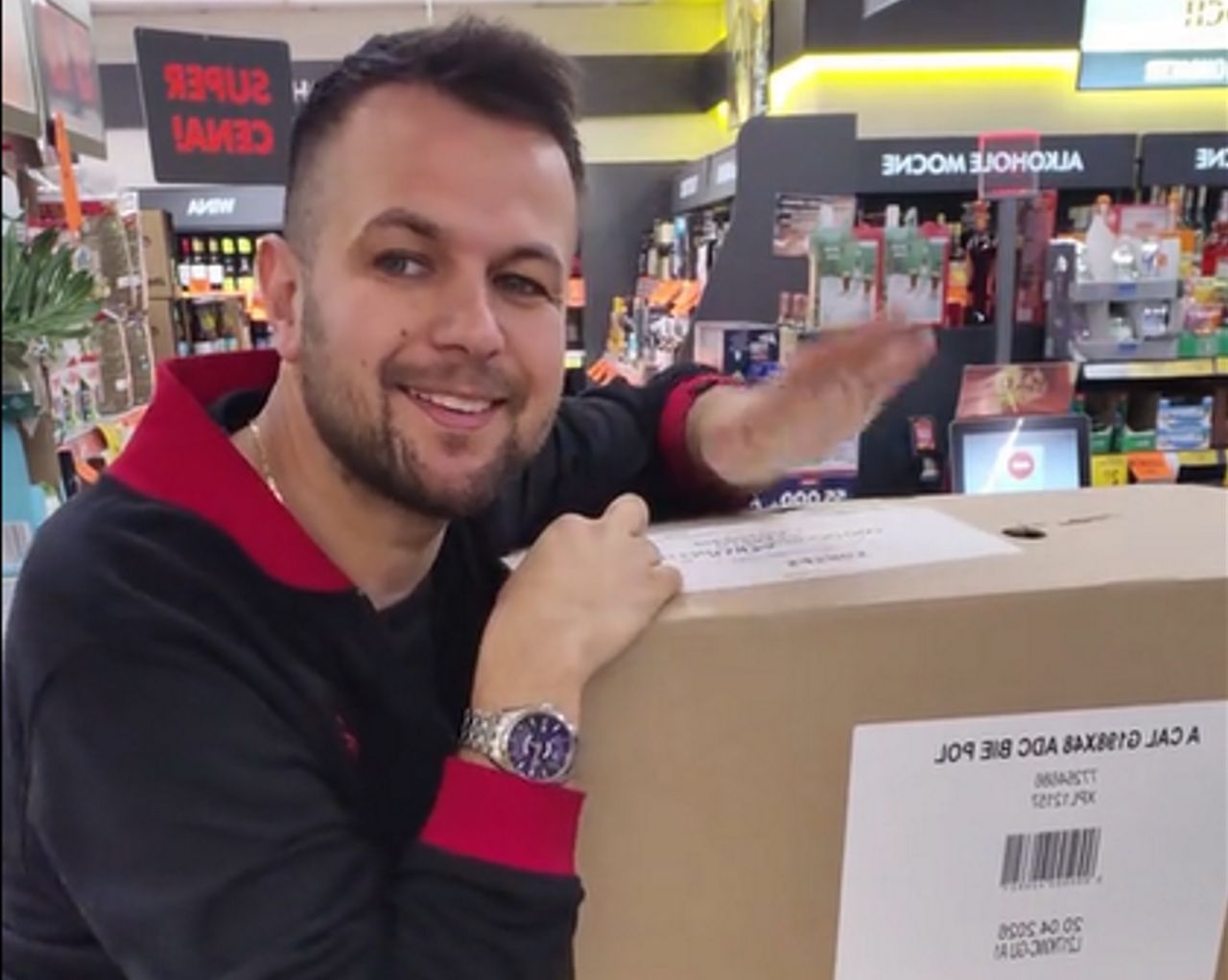 Biedronka zaskakuje. Kasjer pokazał zawartość pudełka