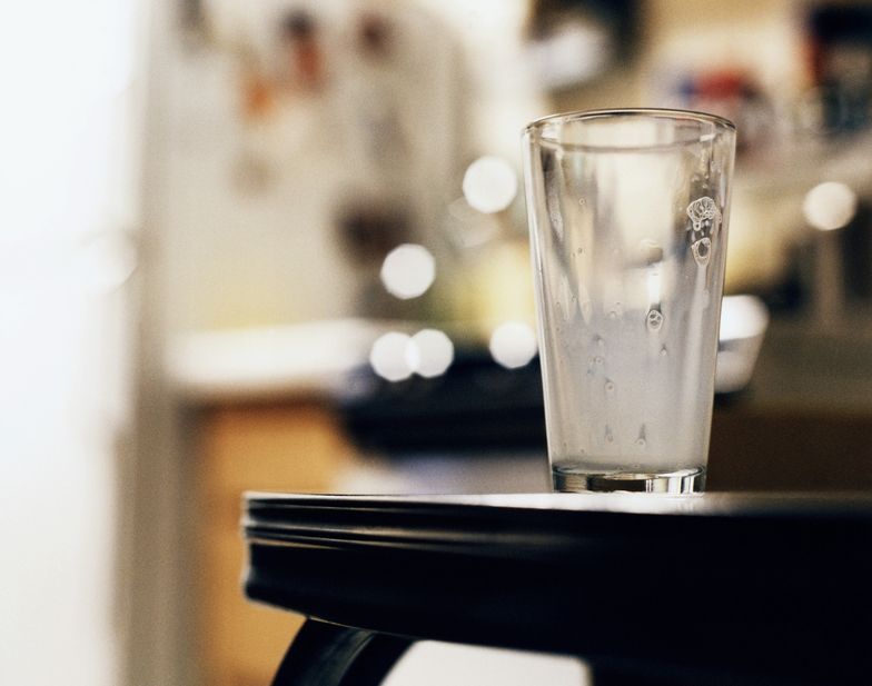 Naukowcy wskazali najlepiej nawadniający napój. Woda dopiero na 10 miejscu
