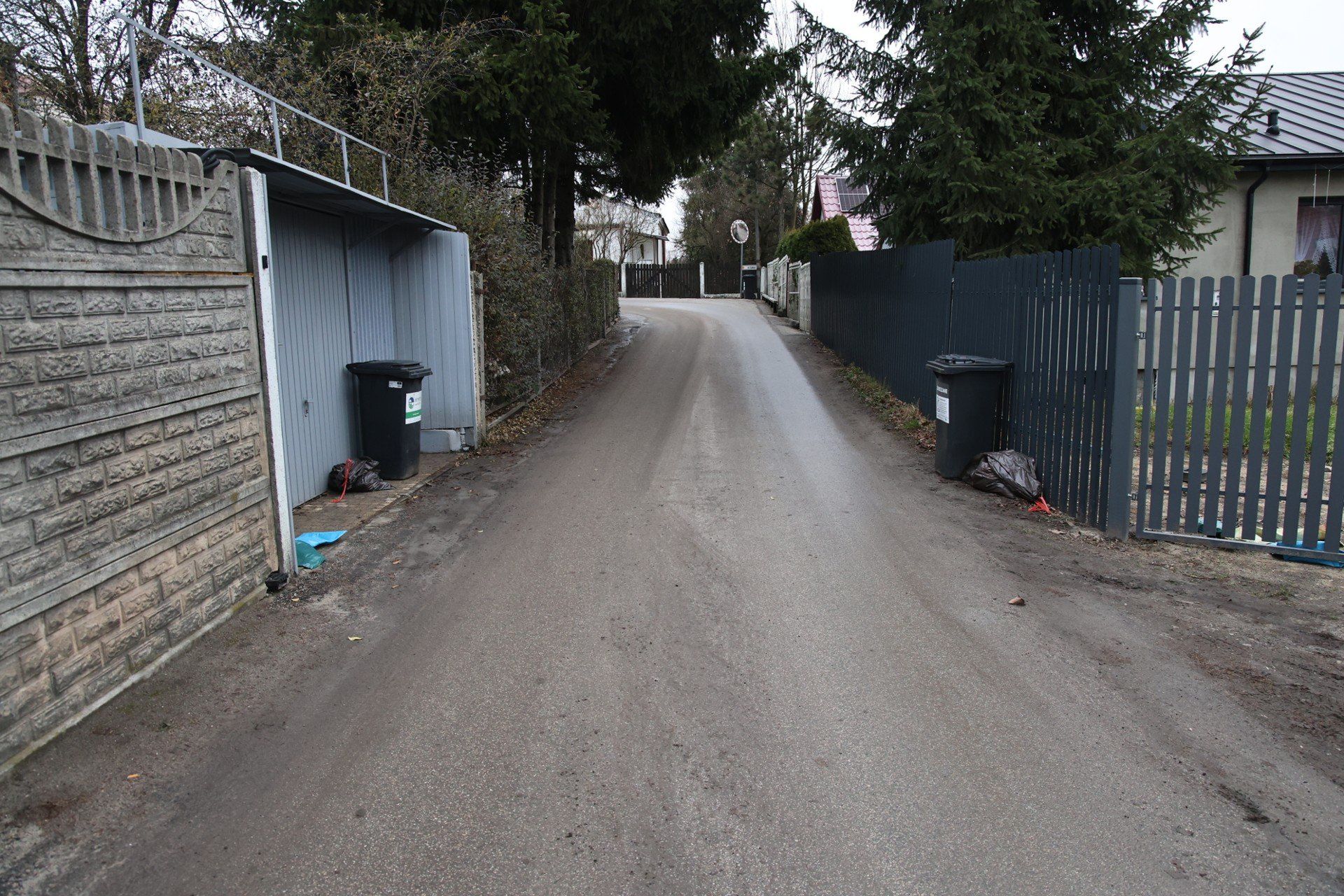 Zgodnie z nią na blisko 80 m odcinku ulicy obowiązuje ruch jednokierunkowy - od strony ulicy Zagonowej w kierunku ulicy Rzecznej.