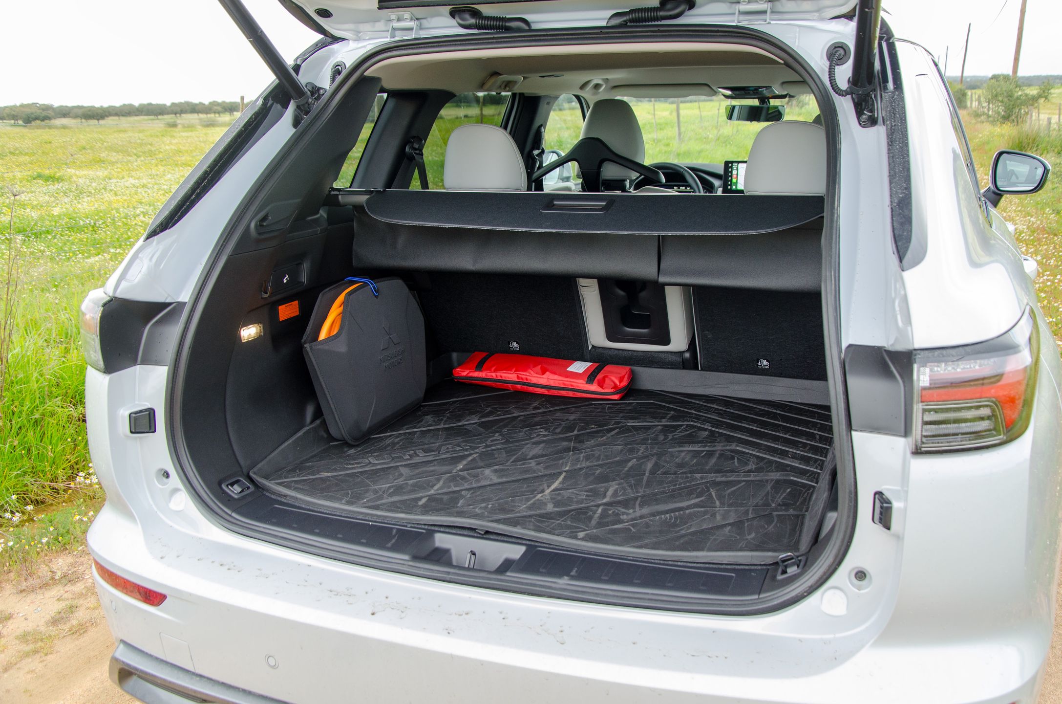 Mitsubishi Outlander PHEV (2025)