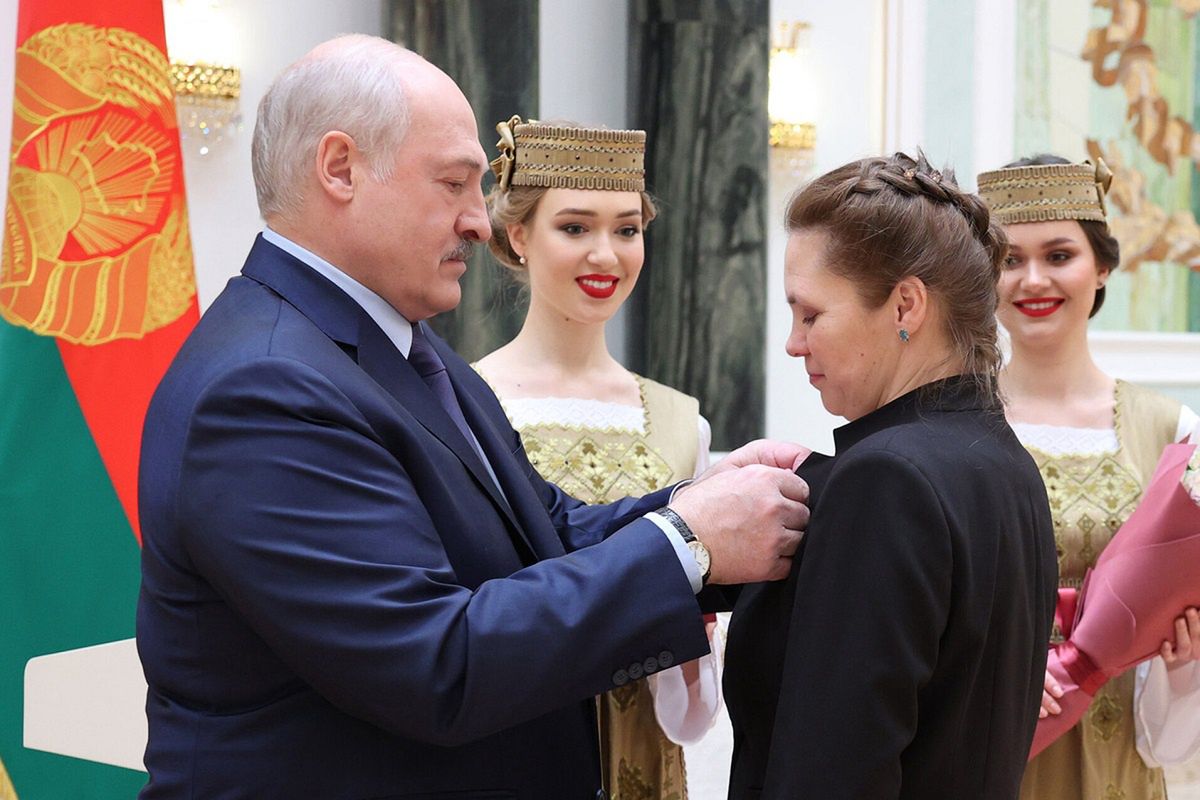 Nowe zdjęcia Łukaszenki. To robi podczas wojny