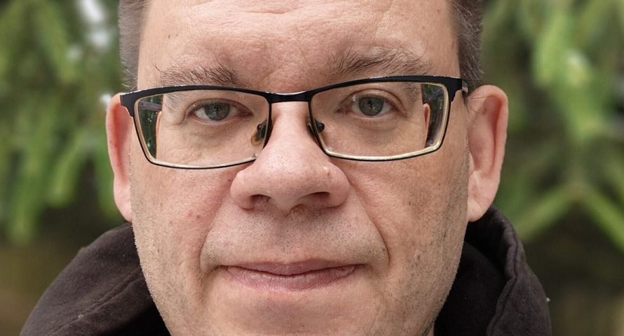 "Holistic News" z drugim redaktorem naczelnym. To były rzecznik resortu kultury