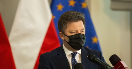 Szczepionka AstraZeneca. Michał Dworczyk mówi o panice
