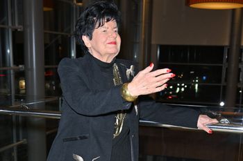 Joanna Senyszyn w odważnej sesji zdjęciowej. Pozowała w BŁYSZCZĄCEJ czerwieni