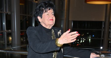 Joanna Senyszyn w odważnej sesji zdjęciowej. Pozowała w BŁYSZCZĄCEJ czerwieni
