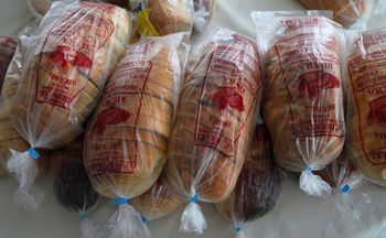 Wielu Polaków go kupuje. Nie każdy wie, co może kryć się w środku