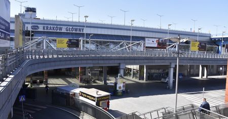 Koronawirus w Polsce. Sanepid w Małopolsce poszukuje pasażerów dwóch kursów autobusów