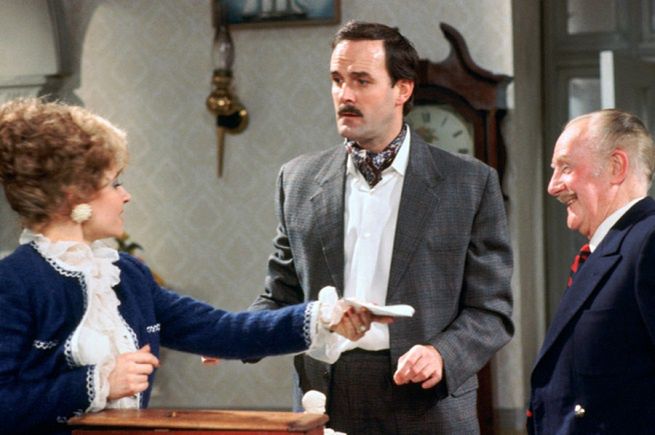 BBC nie wyemituje nowych odcinków „Hotelu Zacisze”. John Cleese znalazł inną stację telewizyjną