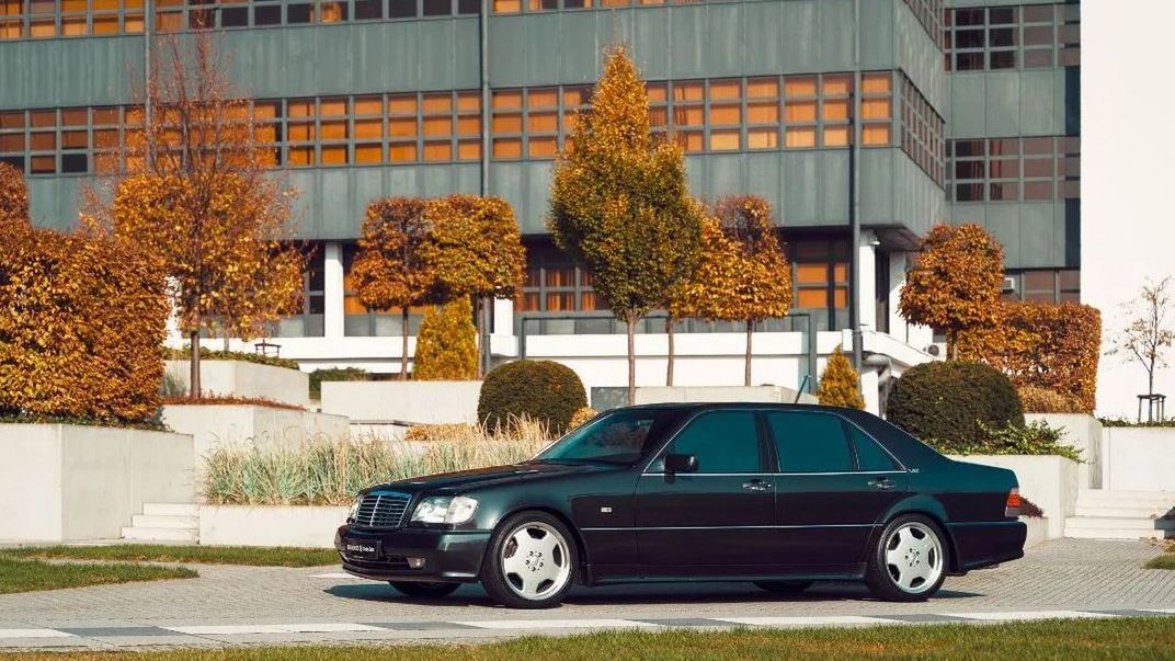 Mimo upływu lat sylwetka W140 nadal wygląda świetnie.