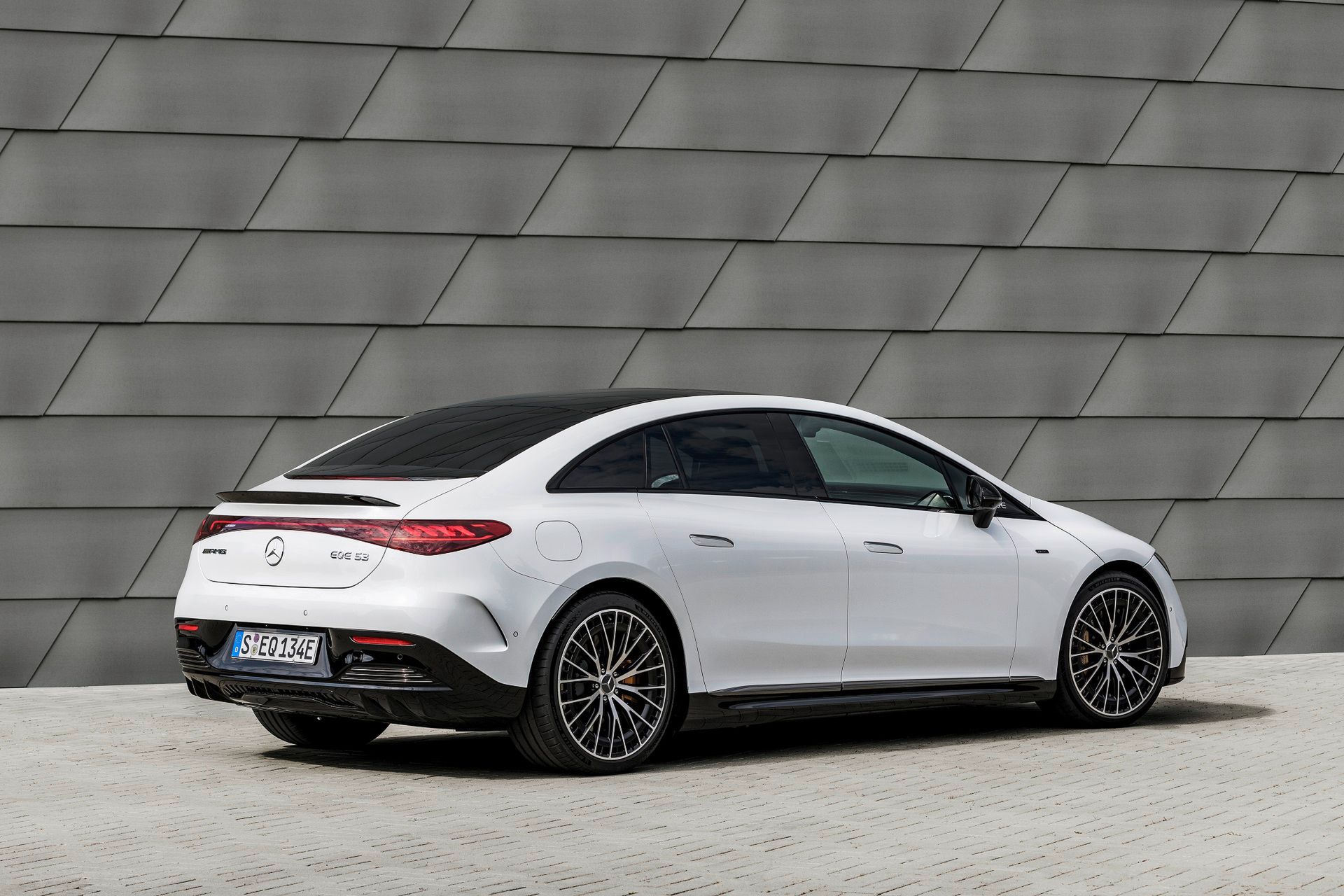 Mercedes-AMG EQE 53 4MATIC+, jeden z pierwszych całkowicie elektrycznych modeli AMG