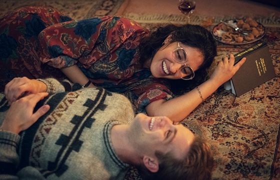 Melancholijna wycieczka do lat 90. Recenzja serialu „Jeden dzień” Netfliksa na Walentyki