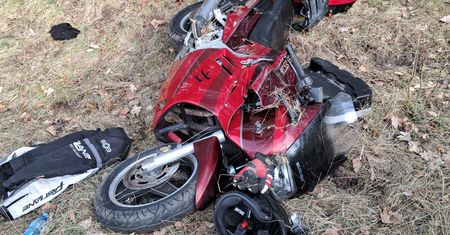 41-letni motocyklista wjechał w drzewo. Na miejscu LPR