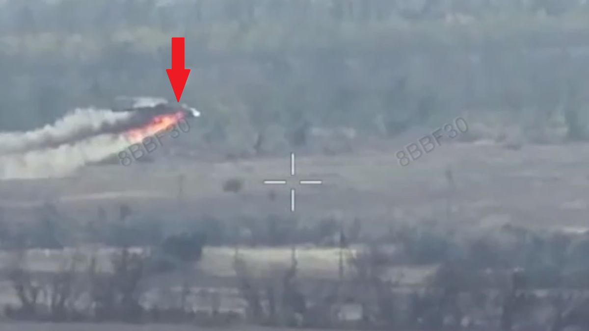 Trafienie śmigłowca Mi-28 przez drona FPV.