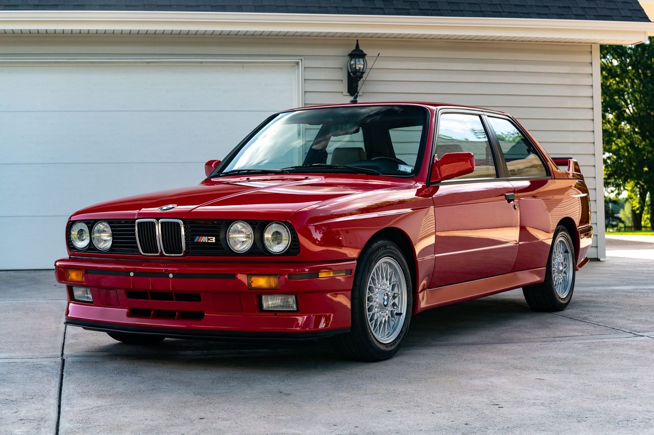 Idealna sztuka BMW M3 E30 istnieje i możesz ją kupić. O ile chcesz wydać blisko milion zł