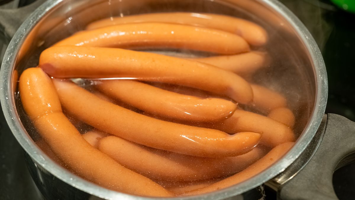 Nie gotuj parówek w ten sposób