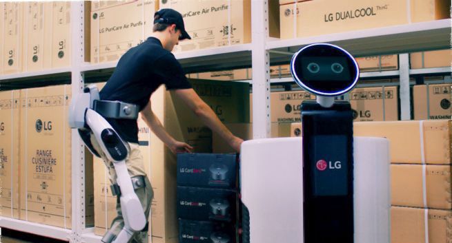 LG prezentuje robota CLOi SuitBot wspomagającego ludzkie ciało