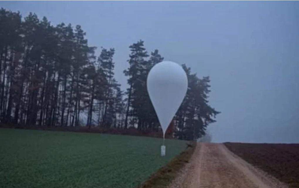 Policja publikuje zdjęcia. Takie balony puszczają przez granicę