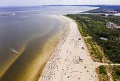 Zakaz przebywania obok terminala. Ludzie odcięci od plaży. Wojewoda zabiera głos