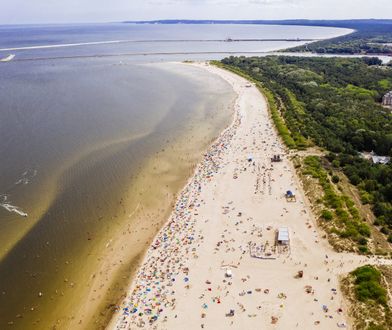 Zakaz przebywania obok terminala. Ludzie odcięci od plaży. Wojewoda zabiera głos