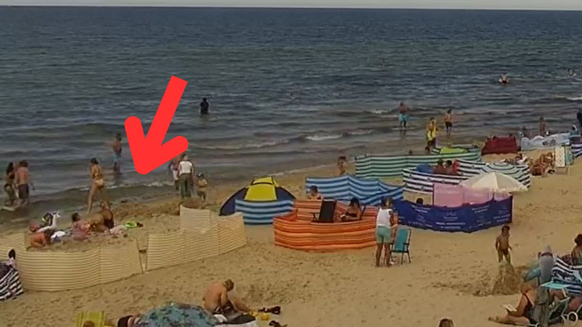 Plażowicze stworzyli własną twierdzę. Czy rzeczywiście potrzebowali aż tyle miejsca? 