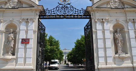 Odmrażanie gospodarki i luzowanie obostrzeń. Wiadomo, co dalej z uczelniami