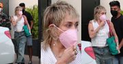 Miley Cyrus paraduje z dziurą na rozporku po ulicach West Hollywood (ZDJĘCIA)