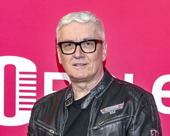 Ojcem został tuż przed 60-tką. Niewielu wie, z kim jest związany