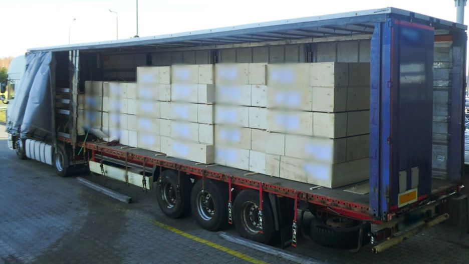 Zabezpieczono 1800 palet sklejki o wartości 3,2 mln zł.