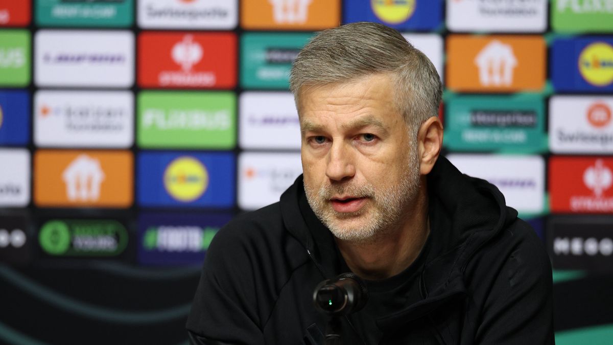 Trener Legii Warszawa Edward Iordanescu.