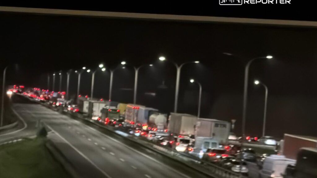 Zderzenie czterech aut na trasie S8. Przejazd był zablokowany