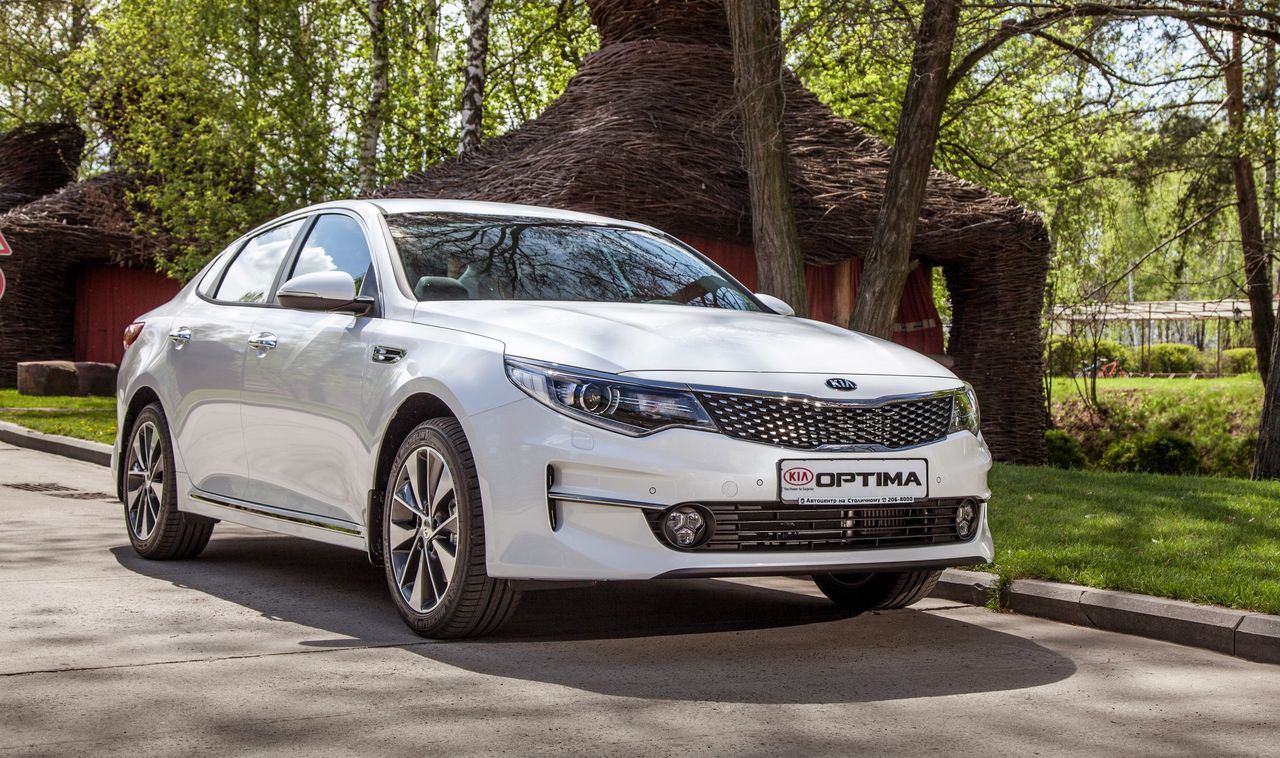 Kia Optima to model, który niebawem zniknie z rynku. Kilka sztuk zdąży jednak zasilić flotę SOP.