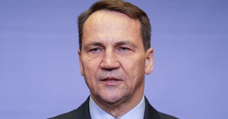 Sikorski ujawnia swoje wynagrodzenie. "Dobrze, że rząd dostaje podwyżki"