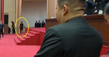 Wszyscy zwrócili na nią uwagę. Tajemnicza kobieta u boku Kim Dzong Una