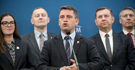 Partia Hołowni chce odpolitycznić państwowe spółki. Jest projekt