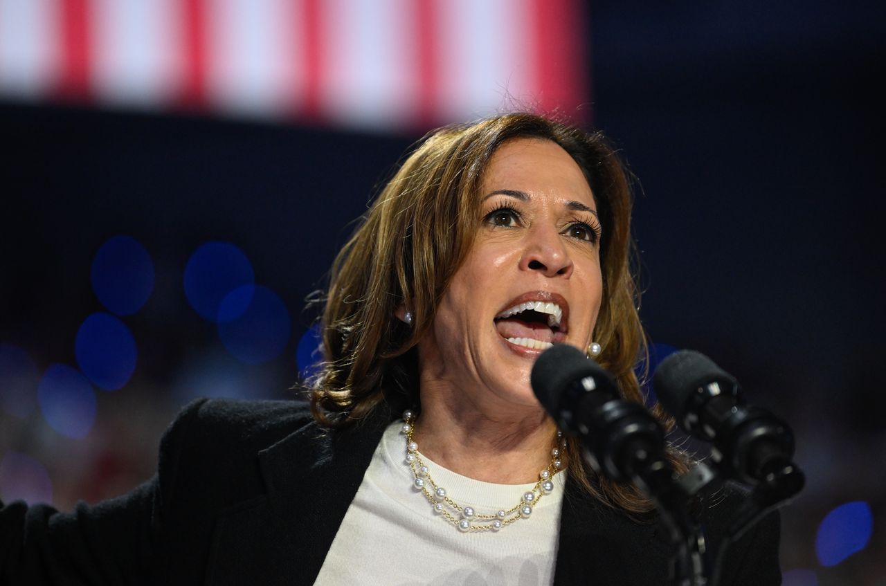 Harris surges ahead: Poll shows 5-point lead over Trump