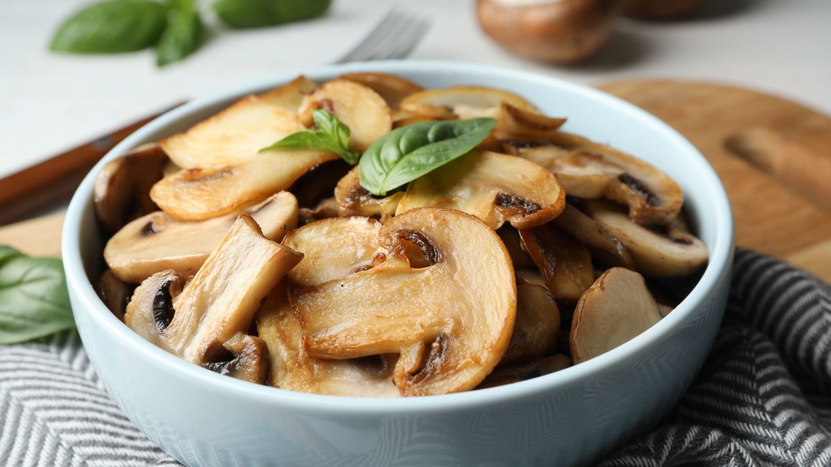 Smażone pieczarki w jasnym kolorze wyglądają apetyczniej
