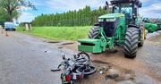 Wiśniowo Ełckie: Ciągnik kontra motorower. 72-latek poważnie ranny